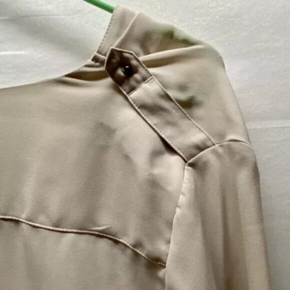 Express Blouse Ladies XS V-Neck 3/4 Sleeve Tunic Beige Lightweight High-Low Hem - Picture 7 of 12